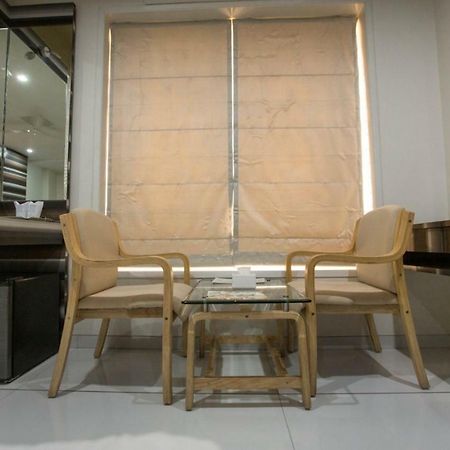 Hotel Fun City Navsari Екстер'єр фото