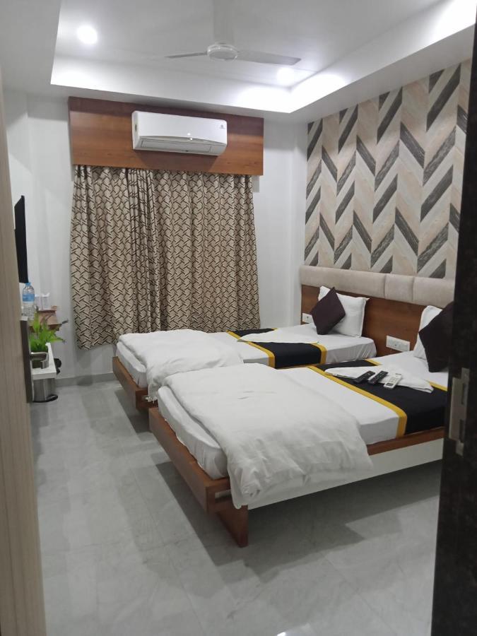 Hotel Fun City Navsari Екстер'єр фото
