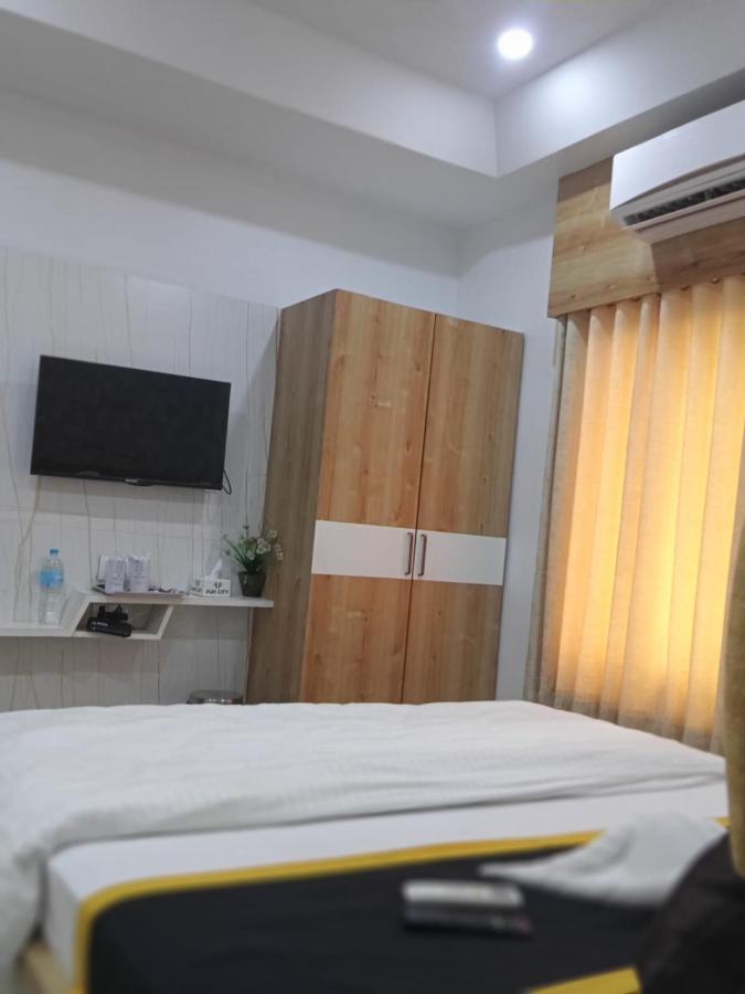 Hotel Fun City Navsari Екстер'єр фото
