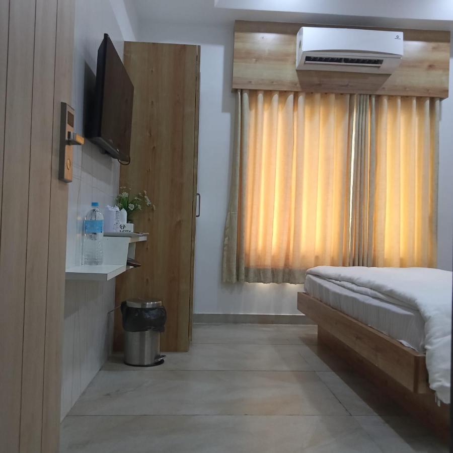 Hotel Fun City Navsari Екстер'єр фото