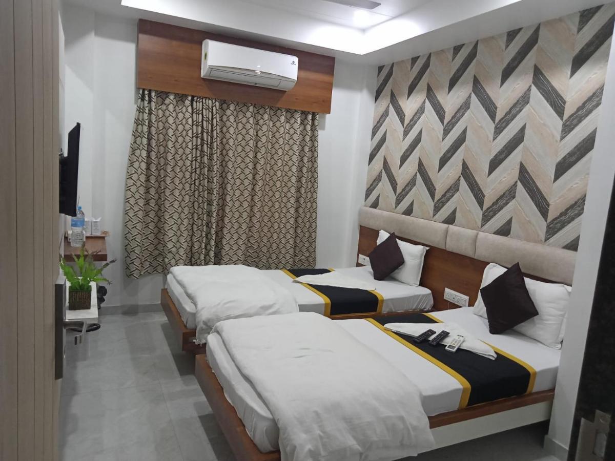Hotel Fun City Navsari Екстер'єр фото