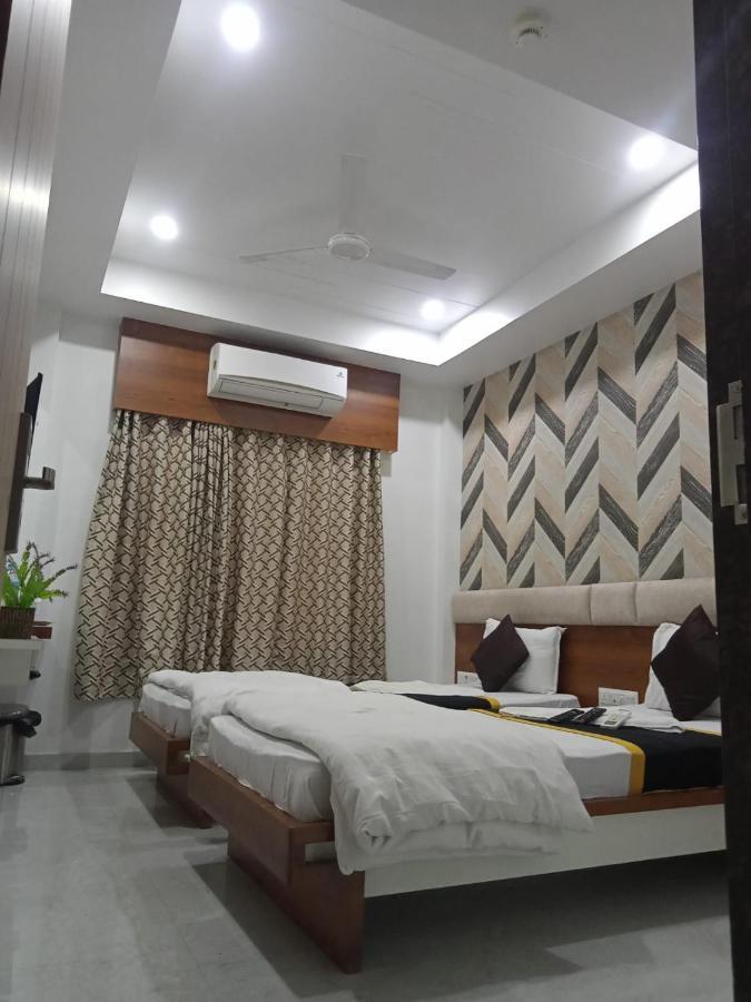 Hotel Fun City Navsari Екстер'єр фото