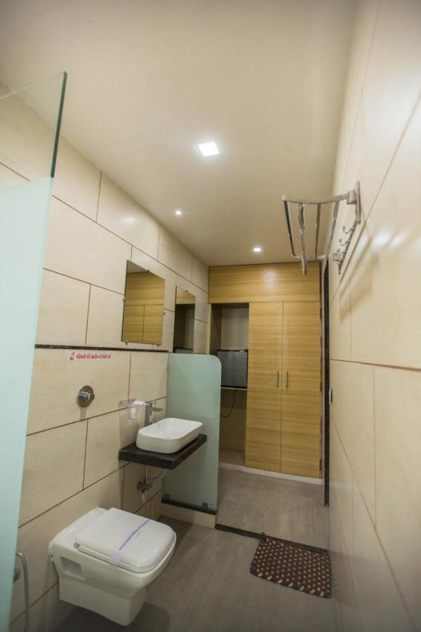 Hotel Fun City Navsari Екстер'єр фото