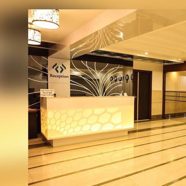 Hotel Fun City Navsari Екстер'єр фото