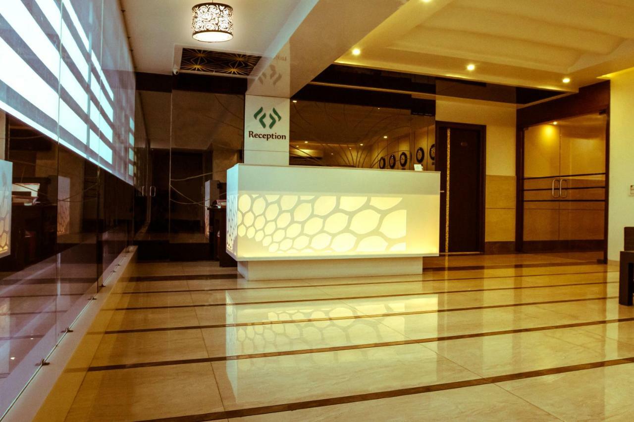 Hotel Fun City Navsari Екстер'єр фото