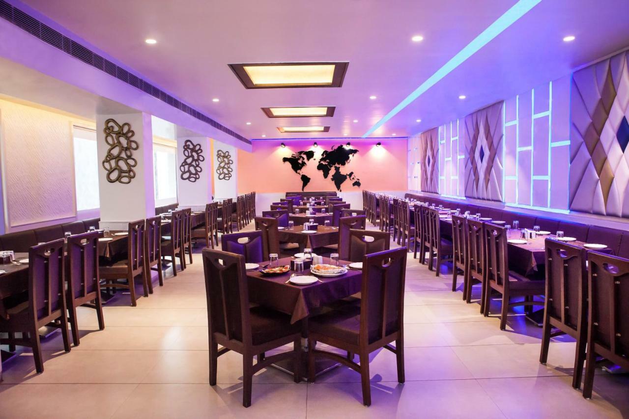 Hotel Fun City Navsari Екстер'єр фото