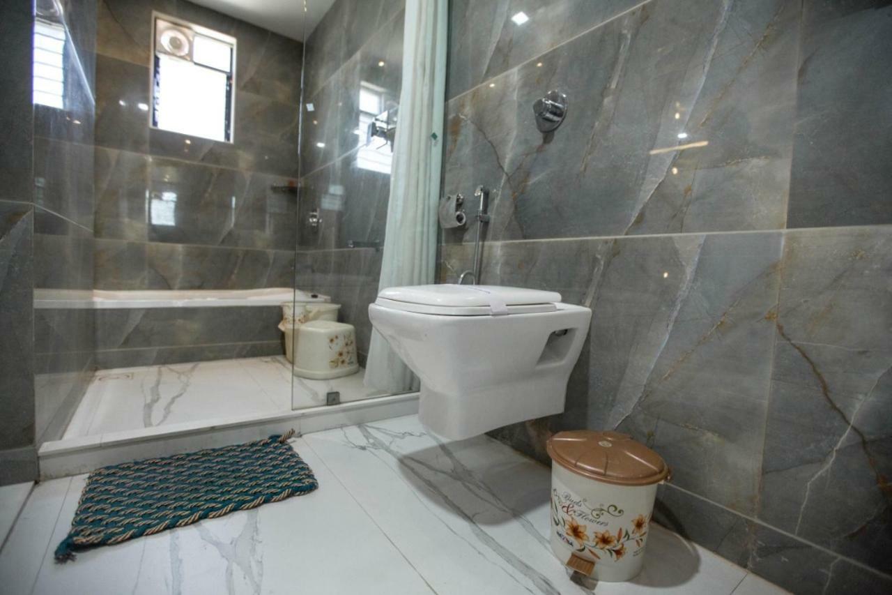 Hotel Fun City Navsari Екстер'єр фото