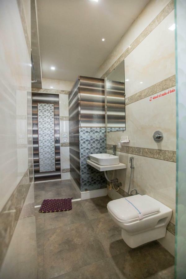 Hotel Fun City Navsari Екстер'єр фото