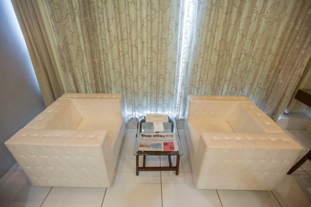 Hotel Fun City Navsari Екстер'єр фото